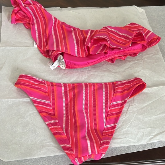 TOP AND BOTTOM TRINA TURK MARAI LOW RISE FRENCH CUT SWIM - Picture 8 of 10